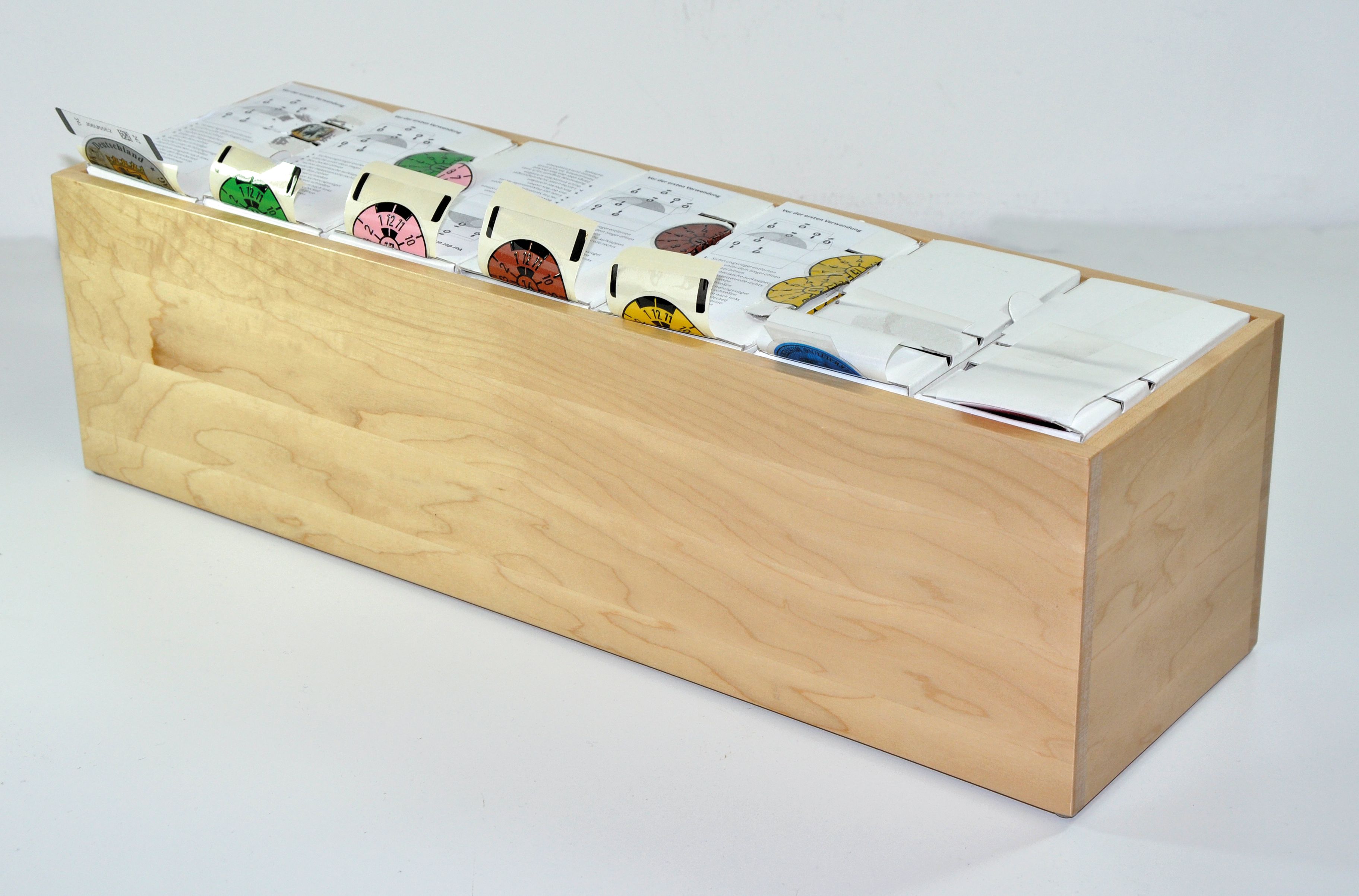 Holzspendebox für 7 Rollen Stempelplaketten