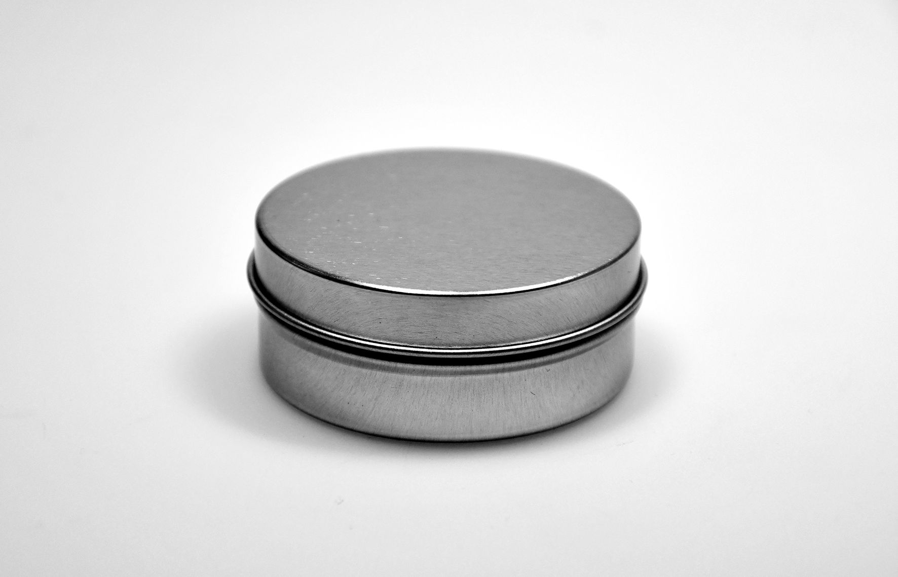 Taschenaschenbecher - runde Blechdose mit Stülpdeckel